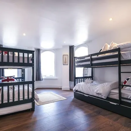Apartment Quaint And Spacious Piccadilly Sleep 6 Vrd