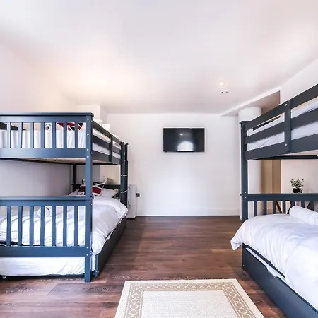 Quaint And Spacious Piccadilly Sleep 6 Vrd London