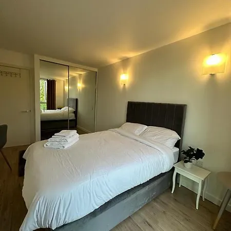 Luxury Modern 1 Bedroom With Balcony London