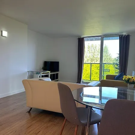 Apartment Luxury Modern 1 Bedroom With Balcony London