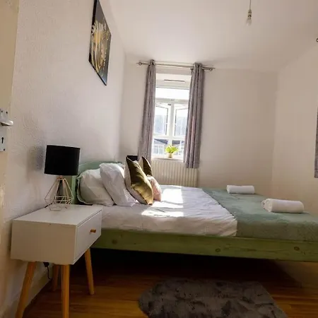 Apartment Pristine 3 Beds Hackney E9 *
