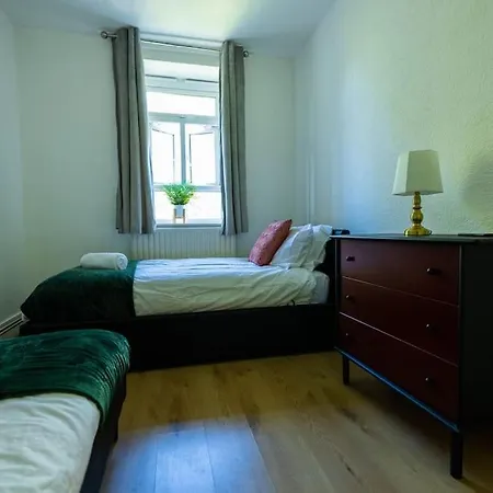 Pristine 3 Beds Hackney E9 Apartment