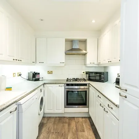 Spacious 2 Bedroom / Gloucester Road / Kensington Apartment London
