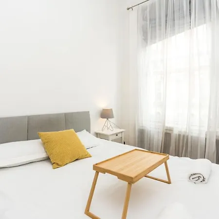 Spacious 2 Bedroom / Gloucester Road / Kensington Apartment *