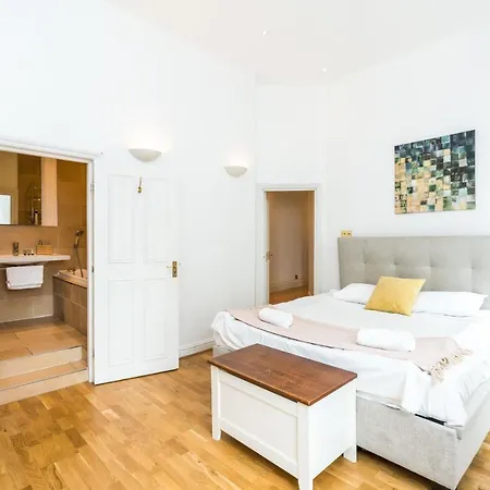 Spacious 2 Bedroom / Gloucester Road / Kensington *