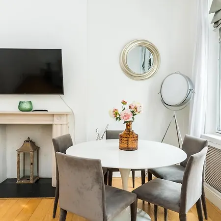 Spacious 2 Bedroom / Gloucester Road / Kensington Apartment *