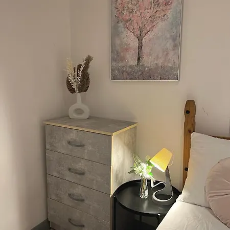 3 Bedroom Flat In King's Cross, St Pancras's. 8 People *