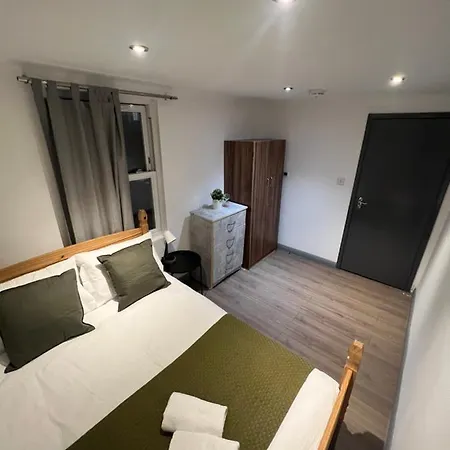 3 Bedroom Flat In King's Cross, St Pancras's. 8 People