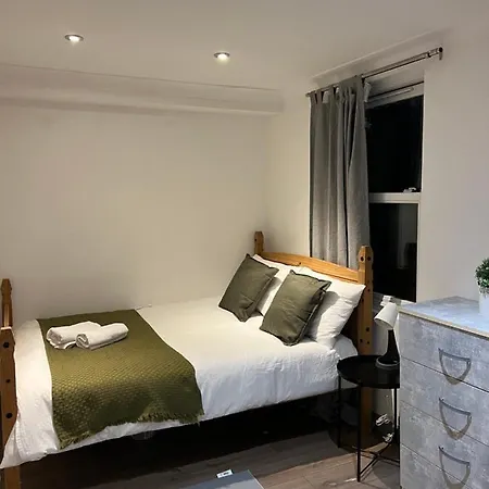 3 Bedroom Flat In King's Cross, St Pancras's. 8 People Apartment *