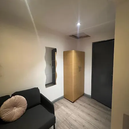 3 Bedroom Flat In King's Cross, St Pancras's. 8 People *