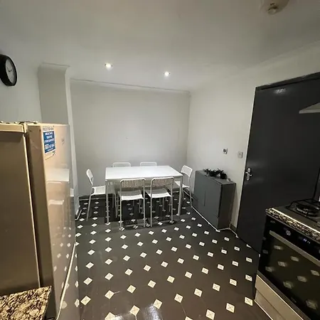 3 Bedroom Flat In King's Cross, St Pancras's. 8 People