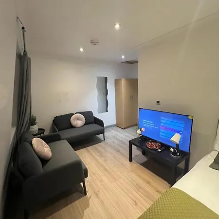 3 Bedroom Flat In King's Cross, St Pancras's. 8 People London