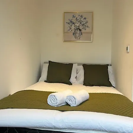 Apartment 3 Bedroom Flat In King's Cross, St Pancras's. 8 People *
