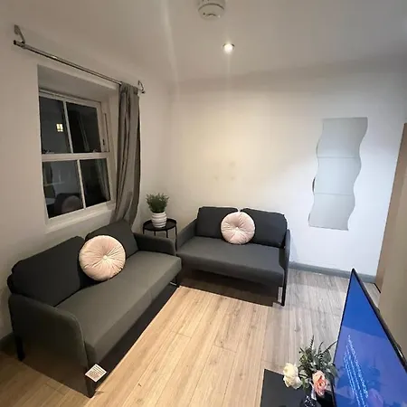 3 Bedroom Flat In King's Cross, St Pancras's. 8 People Apartment