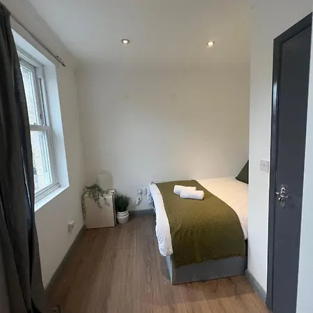 3 Bedroom Flat In King's Cross, St Pancras's. 8 People Apartment *