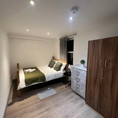 3 Bedroom Flat In King's Cross, St Pancras's. 8 People London