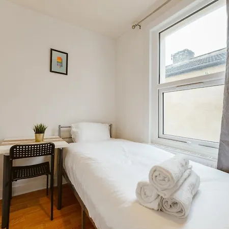 Great In Plaistow Guest house *