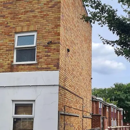 Holiday home Tower Bridge Central: 4-bed House With Parking For 9