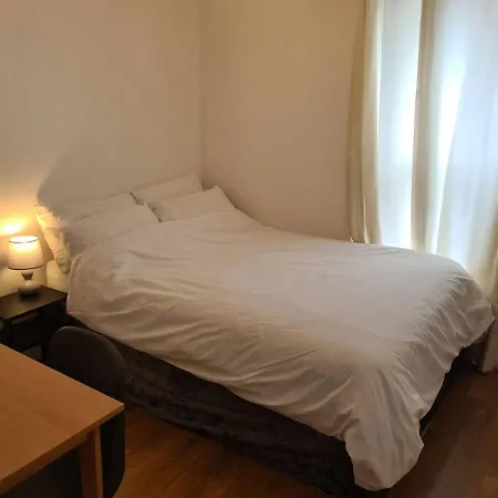 Tower Bridge Central: 4-bed House With Parking For 9 Holiday home