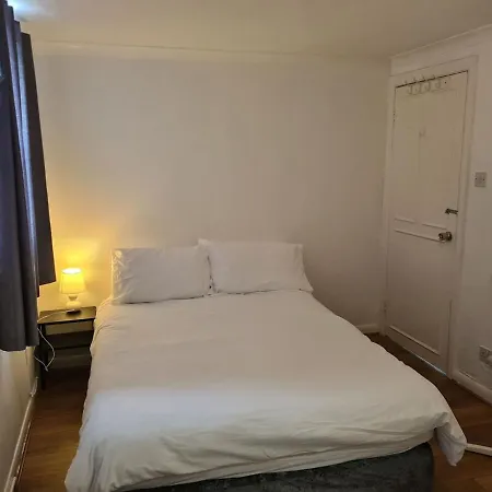 Tower Bridge Central: 4-bed House With Parking For 9
