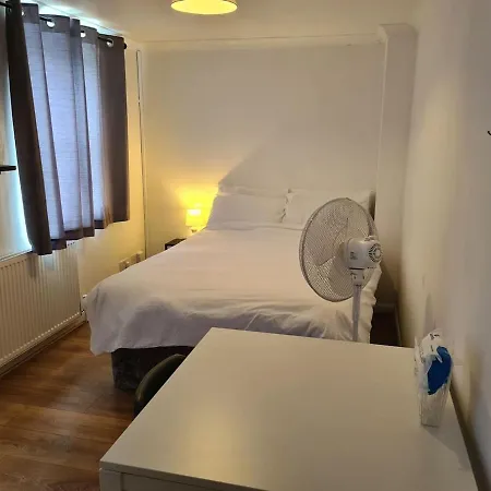 Tower Bridge Central: 4-bed House With Parking For 9 Holiday home *