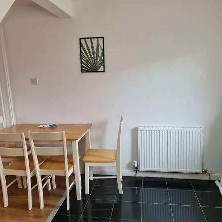 Tower Bridge Central: 4-bed House With Parking For 9 * London