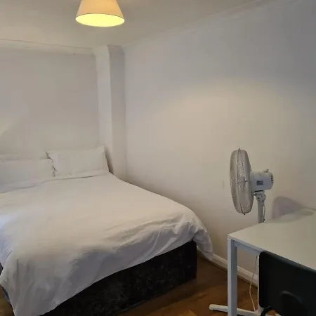 Holiday home Tower Bridge Central: 4-bed House With Parking For 9
