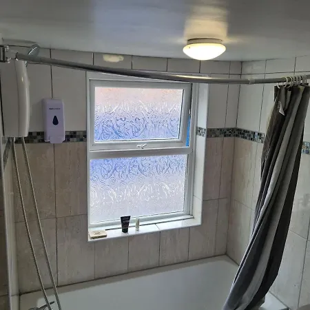 Tower Bridge Central: 4-bed House With Parking For 9 London