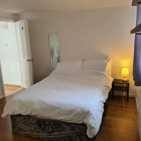 Tower Bridge Central: 4-bed House With Parking For 9 *