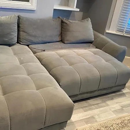 Snug Kingsize Bedroom Flat In *