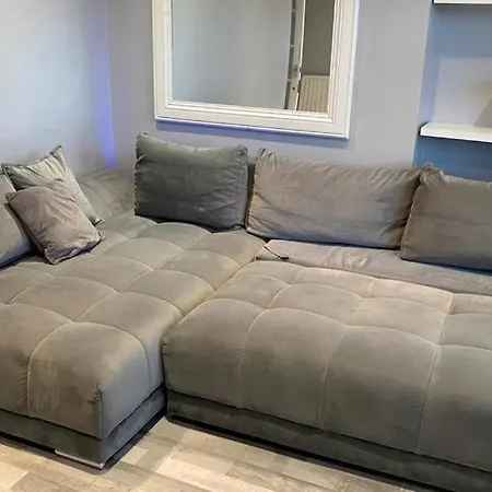 Snug Kingsize Bedroom Flat In *