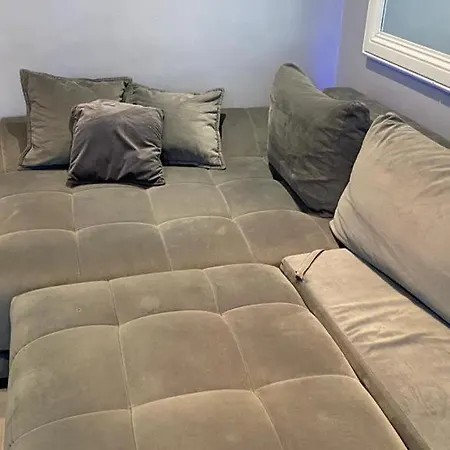 Apartment Snug Kingsize Bedroom Flat In