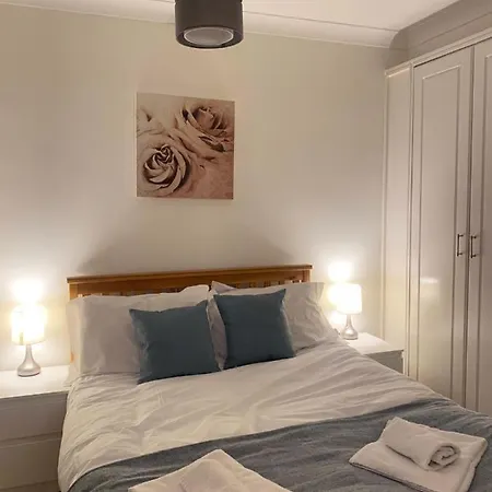 Apartment In - 24 7 Security London