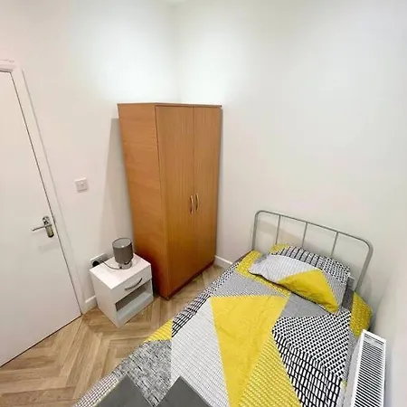 Ground Flr 3-bed Flat Near Norbury Station * Norbury (Greater London)