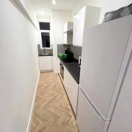 Ground Flr 3-bed Flat Near Norbury Station Apartment Norbury (Greater London)