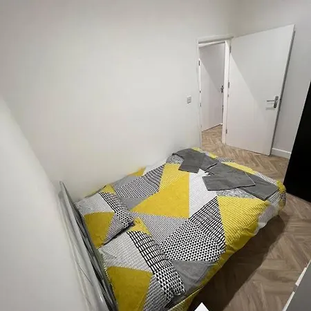 Ground Flr 3-bed Flat Near Norbury Station * Norbury (Greater London)