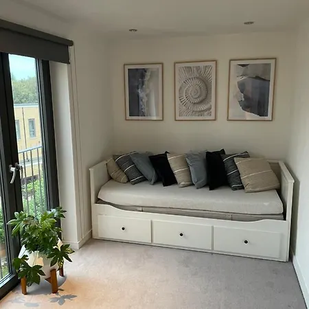 Cosy Bedroom In Luxury Bed & Breakfast London