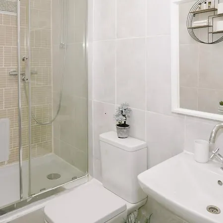 Hyde Park 1-bedroom *