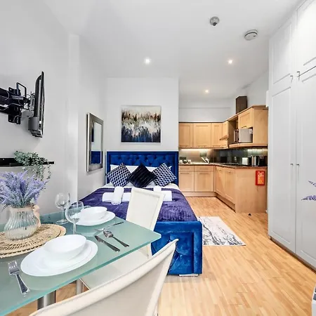 Immaculate 1-bed In Apartment *