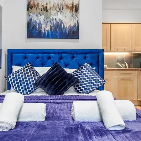 Immaculate 1-bed In *