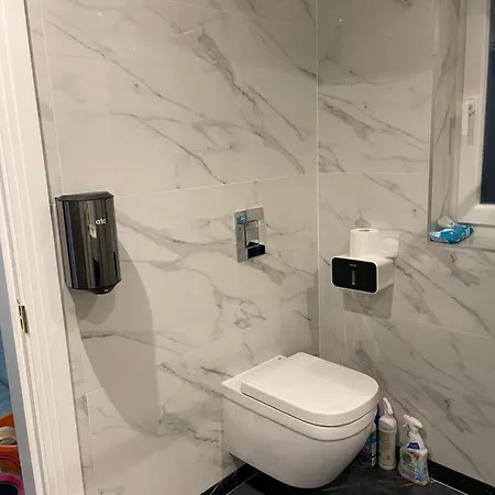 Modern Huge Double With Private Bathroom In Colindale Alloggio in famiglia Edgware