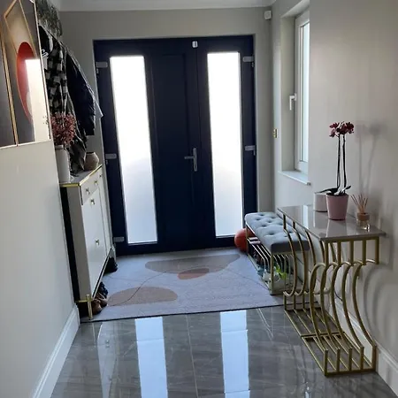 Modern Huge Double With Private Bathroom In Colindale Edgware