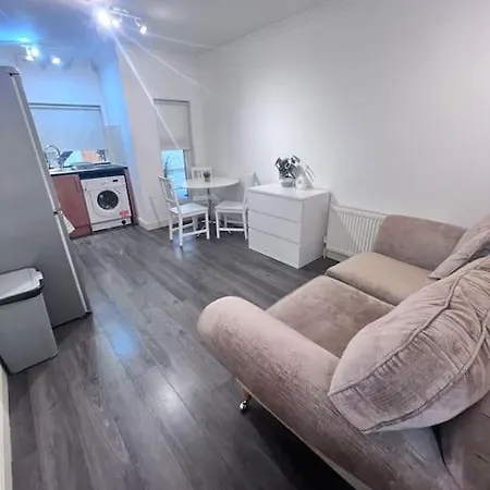 Flat 1, 419 Fulham, 2 Bedroom, 1 Bathroom Flat London