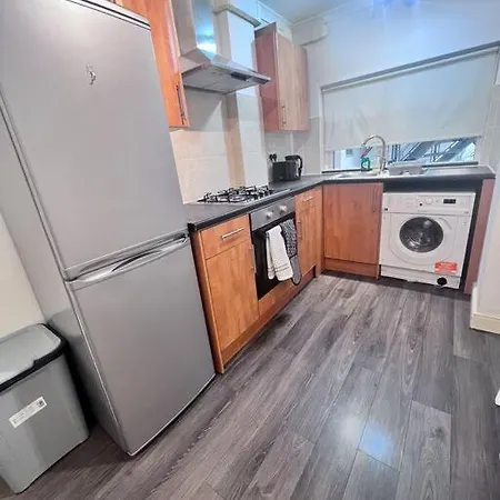 Flat 1, 419 Fulham, 2 Bedroom, 1 Bathroom Flat Apartment *