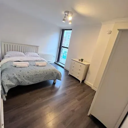 Flat 1, 419 Fulham, 2 Bedroom, 1 Bathroom Flat Apartment