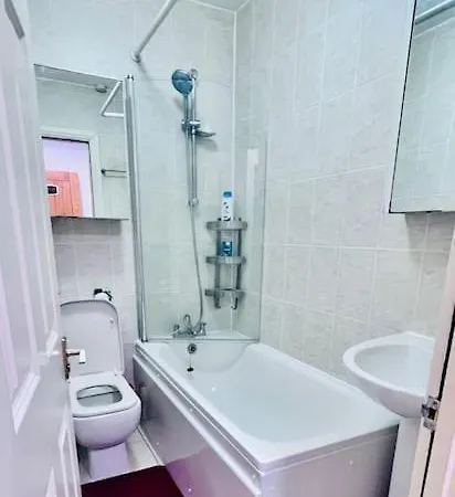 Flat 1, 419 Fulham, 2 Bedroom, 1 Bathroom Flat Apartment *