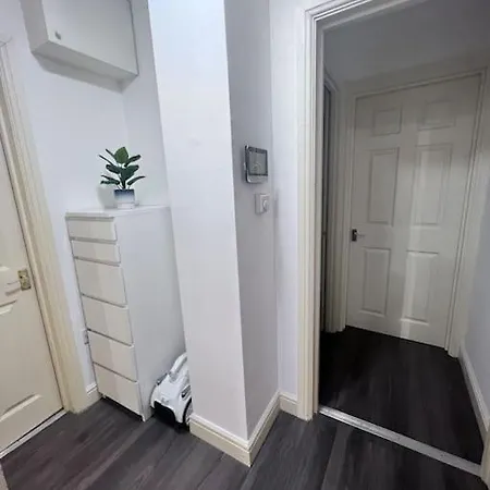 Apartment Flat 1, 419 Fulham, 2 Bedroom, 1 Bathroom Flat