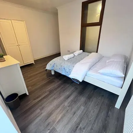 Flat 1, 419 Fulham, 2 Bedroom, 1 Bathroom Flat Apartment
