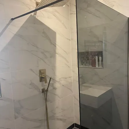 Modern Huge Double With Private Bathroom In Colindale Homestay Edgware