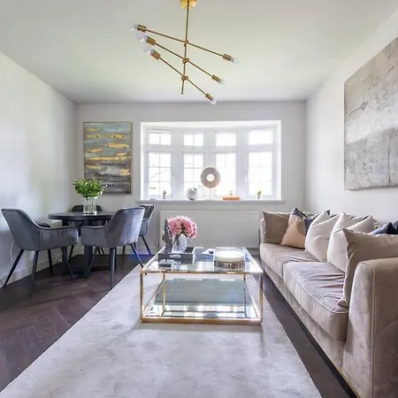 Apartment 2 Bedroom Modern Urban Sanctuary 1cc - Cherrydeal London